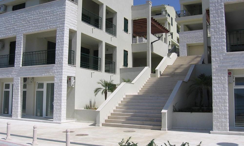 Beachside With Sea View - *