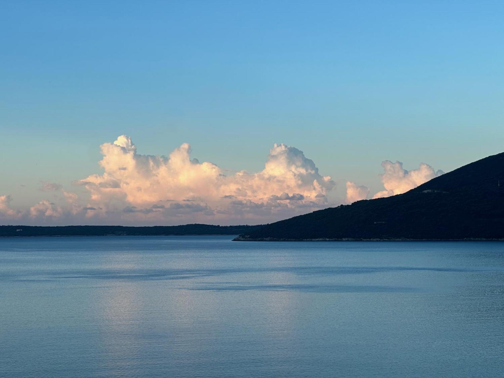 Daire Beachside With Sea View - *