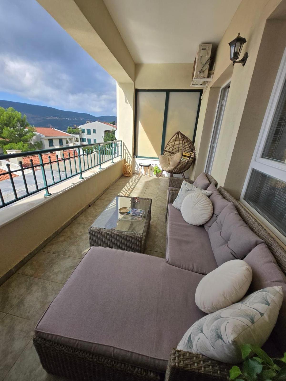 Beachside With Sea View - * Herceg Novi